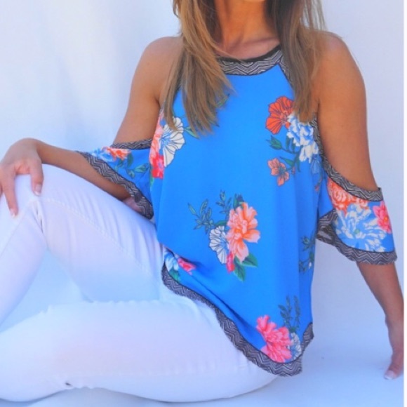 Flying tomatoes off the shoulder halter top - Picture 5 of 5